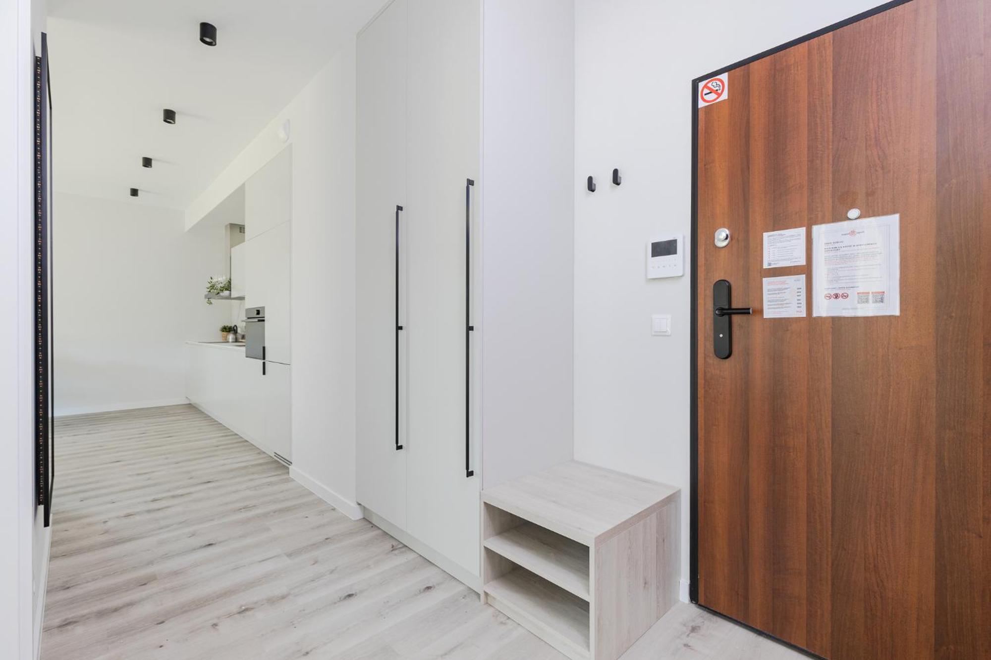 Apartment Superapart Herbu Janina 4, Wilanow, Szpital Medicover, Paley, Parking